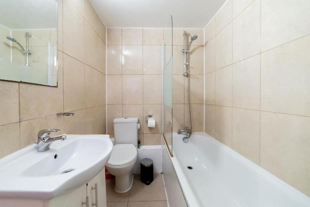 2 Bedroom Apartment 伦敦 外观 照片