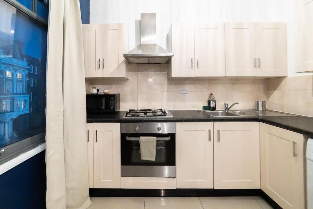 2 Bedroom Apartment 伦敦 外观 照片